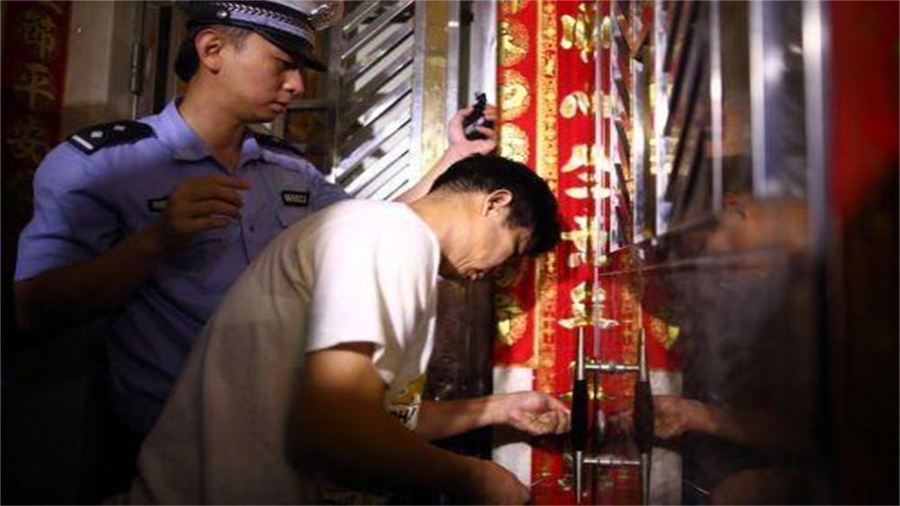 张家界请开锁师傅开了锁后，师傅为什么一般都不进门，就算主人请也不进去？